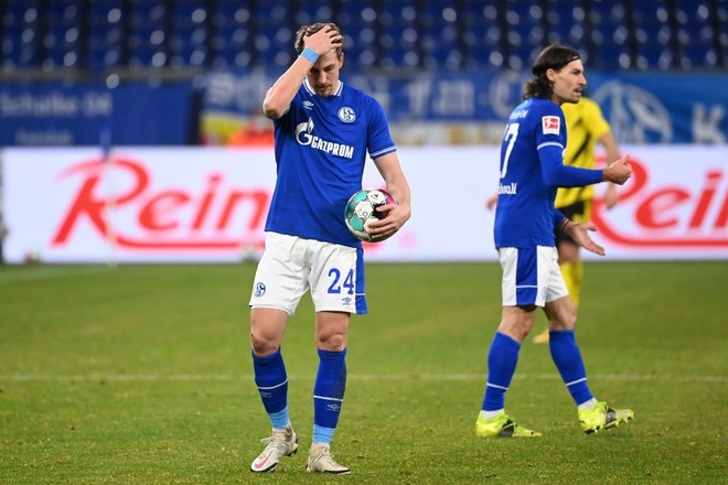'Hoàng đế xanh' xuống hạng sau 30 năm ở Bundesliga - Ảnh 1