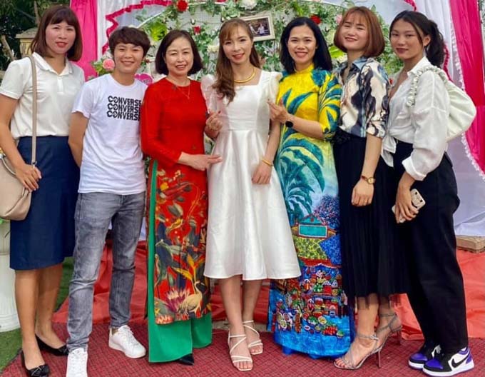 Tuyển thủ bóng đá nữ Việt Nam lên xe hoa về nhà chồng - Ảnh 4