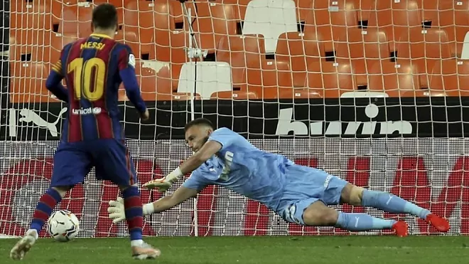 Lionel Messi cán mốc buồn về thành tích đá penalty tại La Liga - Ảnh 1
