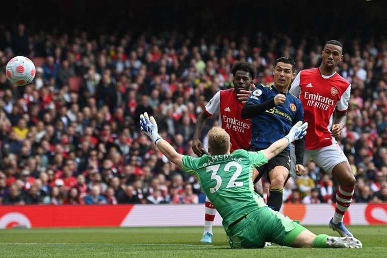 Ronaldo được khuyên rời Old Trafford, gia nhập kình địch của Man United - Ảnh 2