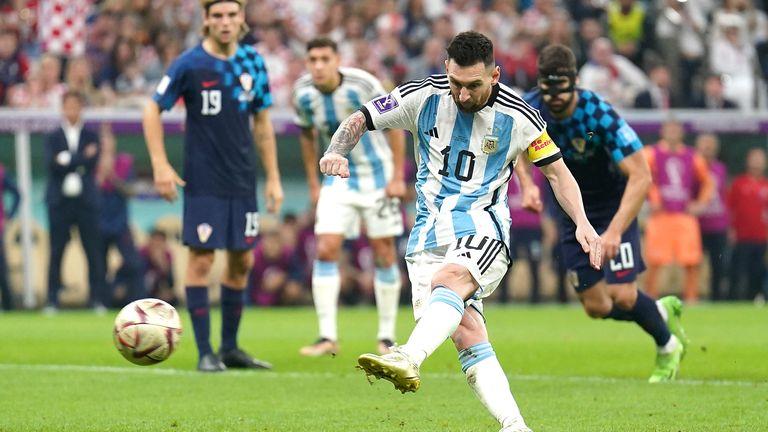 Messi bất ngờ bị loạt huyền thoại “quay lưng” trên sóng truyền hình - Ảnh 2