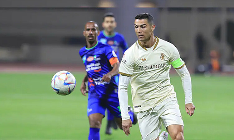 Al Nassr bất ngờ chỉ phải trả 10% lương cho Ronaldo - Ảnh 1