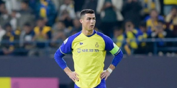 Ronaldo gây tranh cãi ở đề cử đội hình hay nhất thế giới  - Ảnh 2