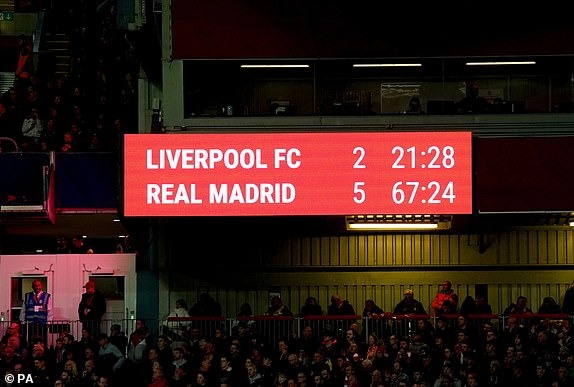 Liverpool đi vào lịch sử Champions League theo cách đắng nhất - Ảnh 1