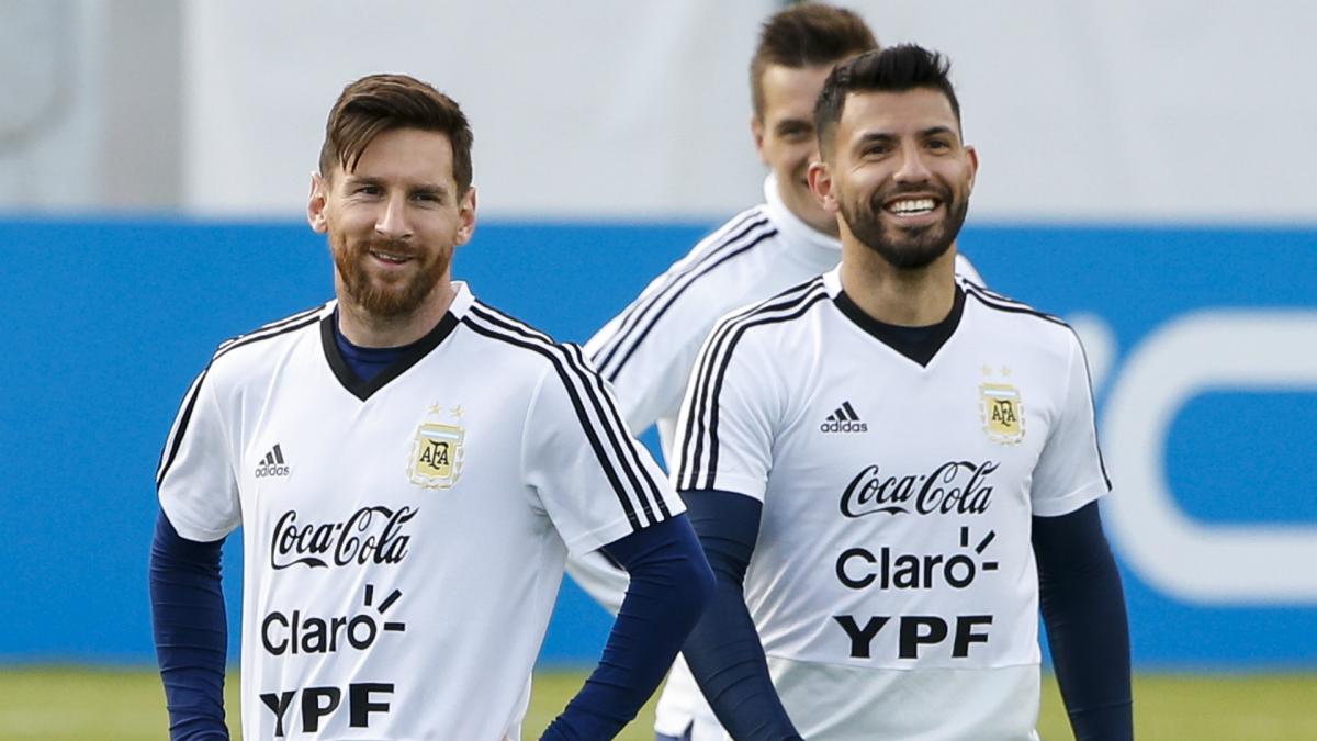 Aguero vô tình làm tiết lộ đội bóng mới của Messi - Ảnh 1