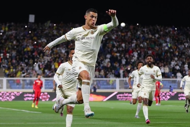 Ronaldo thăng hoa rực rỡ, thiết lập hàng loạt kỷ lục ở Al Nassr - Ảnh 1