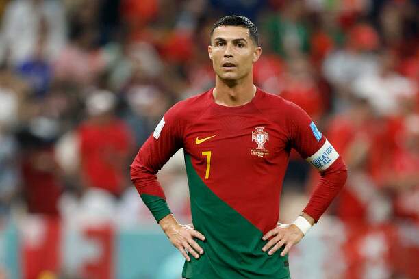 FIFA ăn no gạch đá từ cộng đồng mạng vì chế nhạo Ronaldo - Ảnh 2