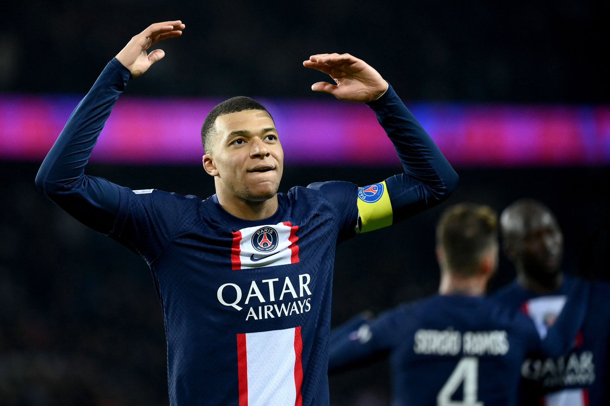 Mbappe ám chỉ muốn ở lại PSG thêm nhiều năm - Ảnh 1