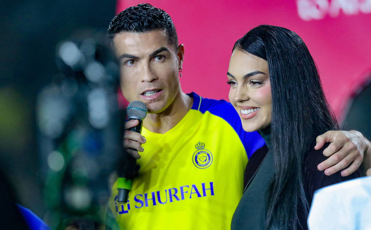Sau CR7, tới lượt bạn gái của Ronaldo bị người dân Ả Rập chỉ trích - Ảnh 2