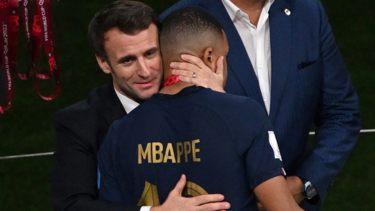 Tổng thống Pháp gây sức ép phải ở lại PSG, Mbappe nói gì? - Ảnh 1