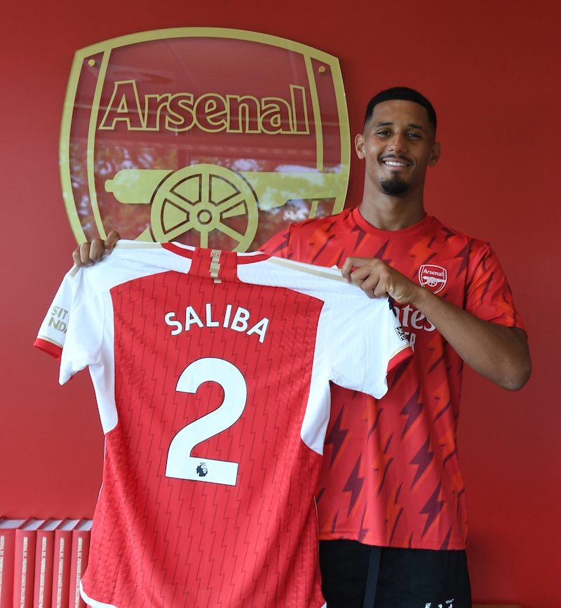 William Saliba chính thức được trao số áo trong mơ tại Arsenal - Ảnh 1