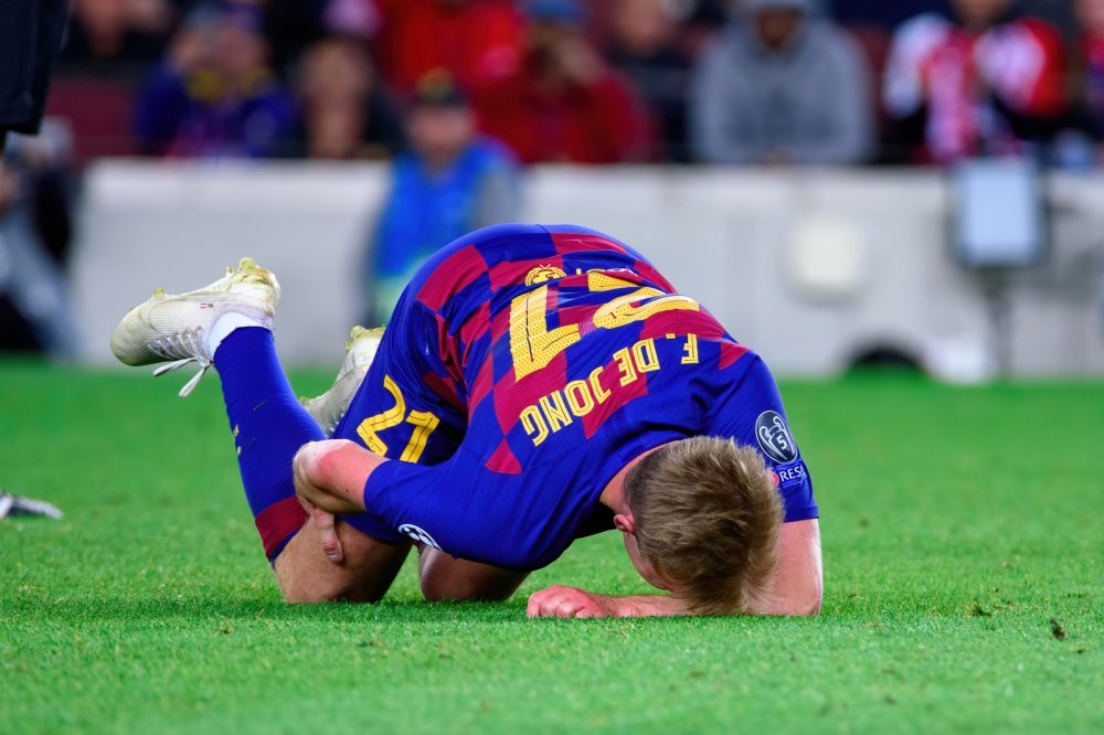 HLV Xavi hé lộ chấn thương trụ cột khiến fan Barca 