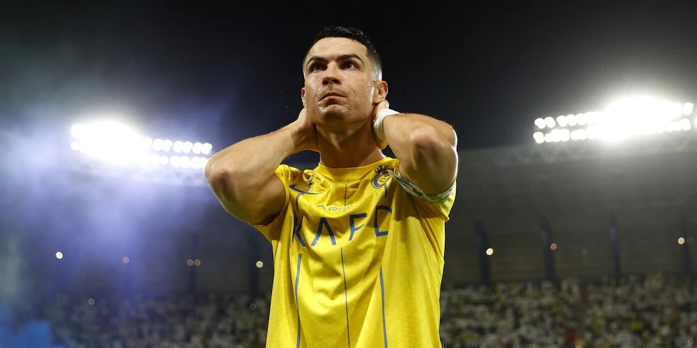 Ronaldo đứng trước nguy cơ bị phạt 100 roi vì ... ngoại tình - Ảnh 2