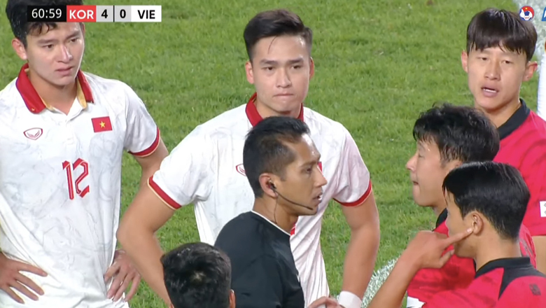Bùi Hoàng Việt Anh nhận thẻ đỏ, tuyển Việt Nam phải chơi thiếu người 30 phút trước Hàn Quốc - Ảnh 3