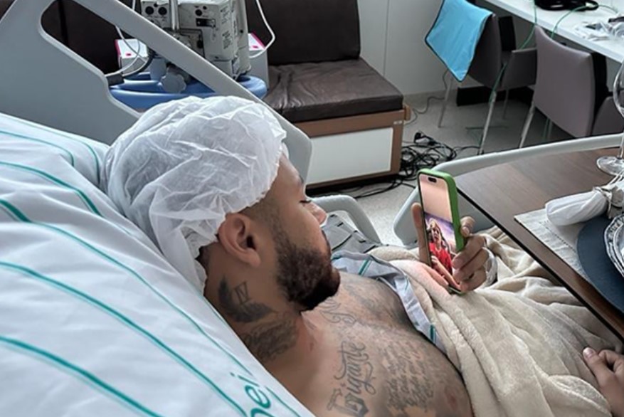 Chấn thương thì đau nhưng Neymar còn lâu mới bỏ đam mê tiệc tùng - Ảnh 1