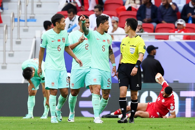 CĐV Trung Quốc đòi sa thải HLV, gạch tên tuyển thủ sau trận hòa Lebanon tại Asian Cup 2023 - Ảnh 1