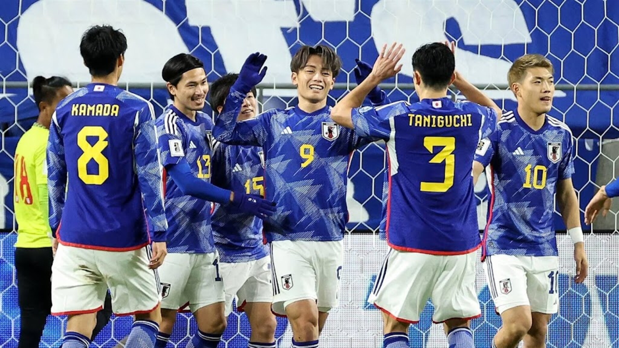 Hậu vệ tuyển Nhật Bản thừa nhận 'không đủ năng lực' - Ảnh 1