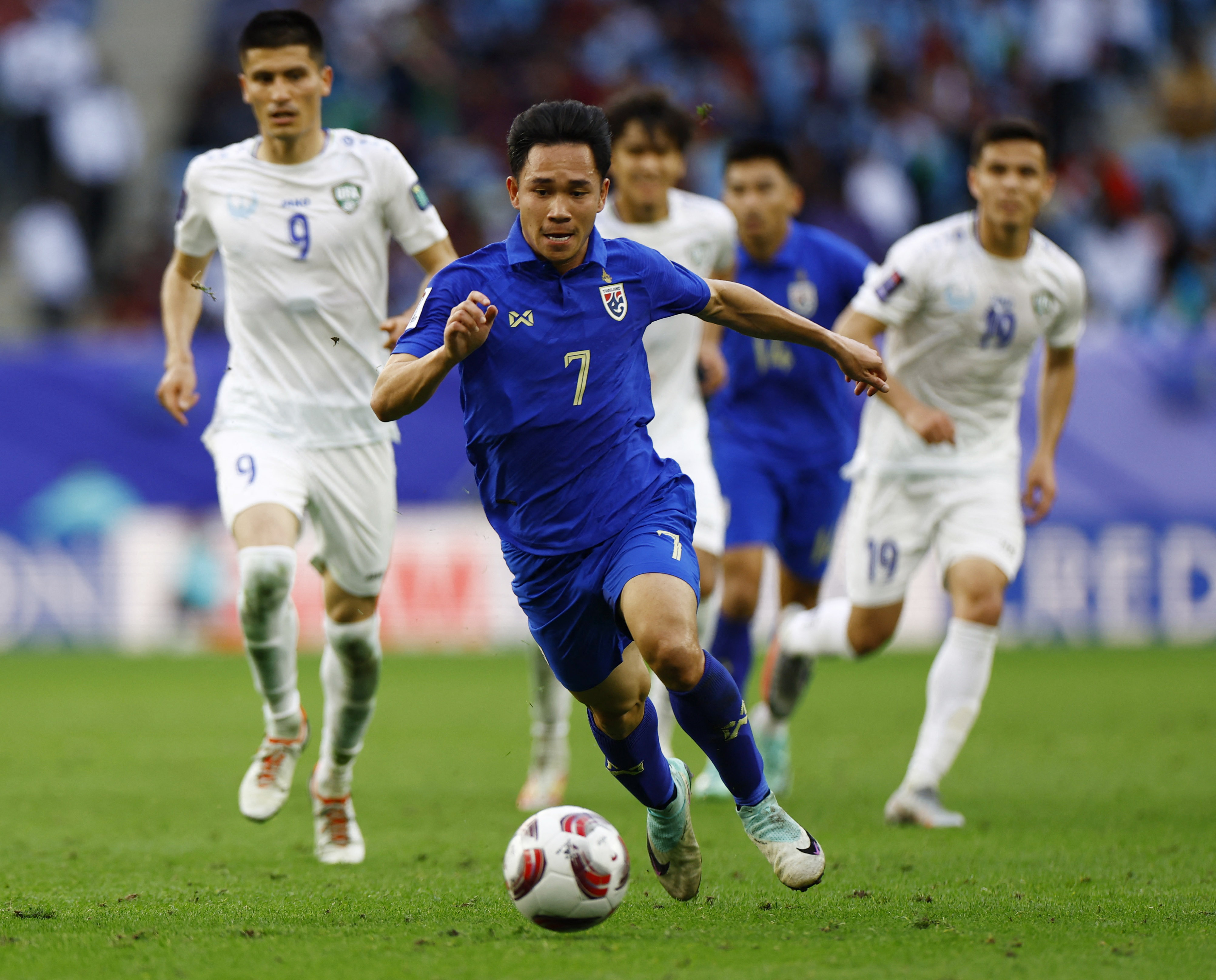 Gục ngã trước Uzbekistan, Thái Lan dừng bước ở Asian Cup 2023 - Ảnh 1
