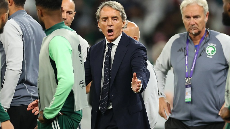 HLV Mancini chán nản bỏ dở loạt phạt đền Saudi Arabia vs Hàn Quốc - Ảnh 1