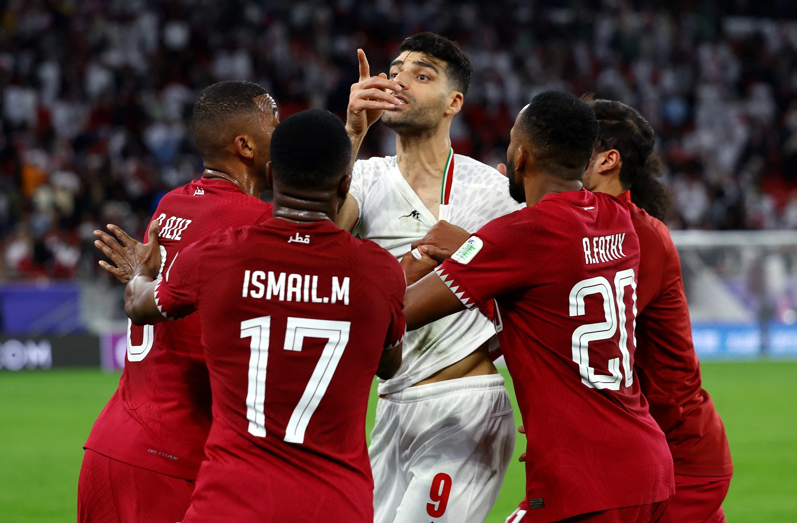 HLV Iran không ngớt lời chỉ trích trọng tài sau trận thua Qatar ở Asian Cup 2023 - Ảnh 1