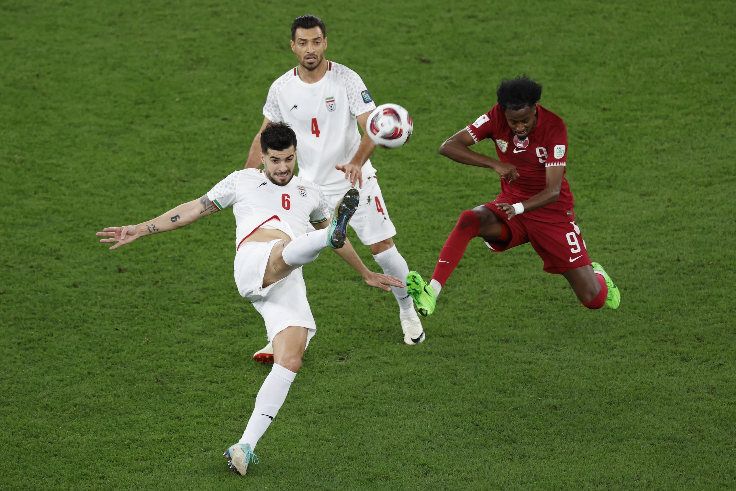 Thắng nghẹt thở Iran, Qatar gặp Jordan ở trận chung kết Asian Cup 2023 - Ảnh 1