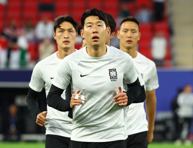 Son Heung Min xô xát với đồng đội khi Hàn Quốc bị loại khỏi Asian Cup 2023 - Ảnh 1
