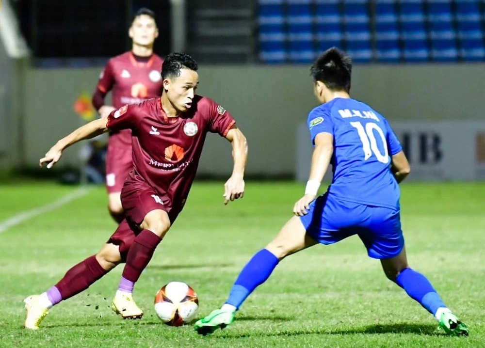 Cầu thủ Việt kiều ghi siêu phẩm, Quảng Nam vẫn chia điểm trước Bình Định - Ảnh 1