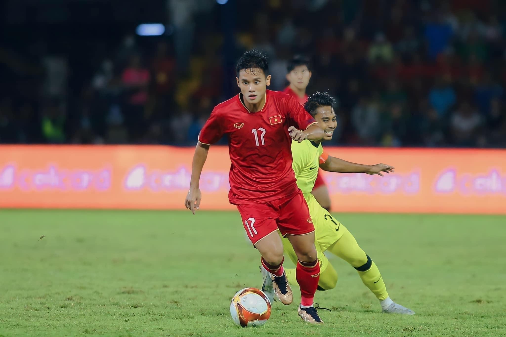 HLV Hoàng Anh Tuấn loại 2 trò cưng của HLV Troussier khỏi danh sách U23 Việt Nam - Ảnh 1