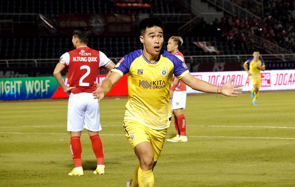 Sau lùm xùm tranh cãi, Hà Nội FC thắng đậm trên sân TPHCM - Ảnh 1