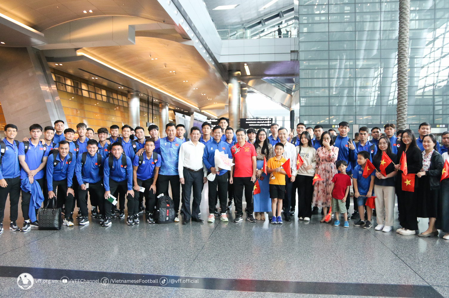 U23 Việt Nam tới Qatar, sẵn sàng chinh phục thử thách lớn - Ảnh 1