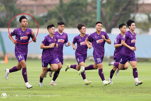 HLV Hoàng Anh Tuấn gạch tên 4 cầu thủ, chốt danh sách dự U23 châu Á - Ảnh 1