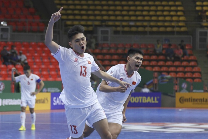 Đánh bại Trung Quốc, Futsal Việt Nam rộng cửa đi tiếp - Ảnh 1