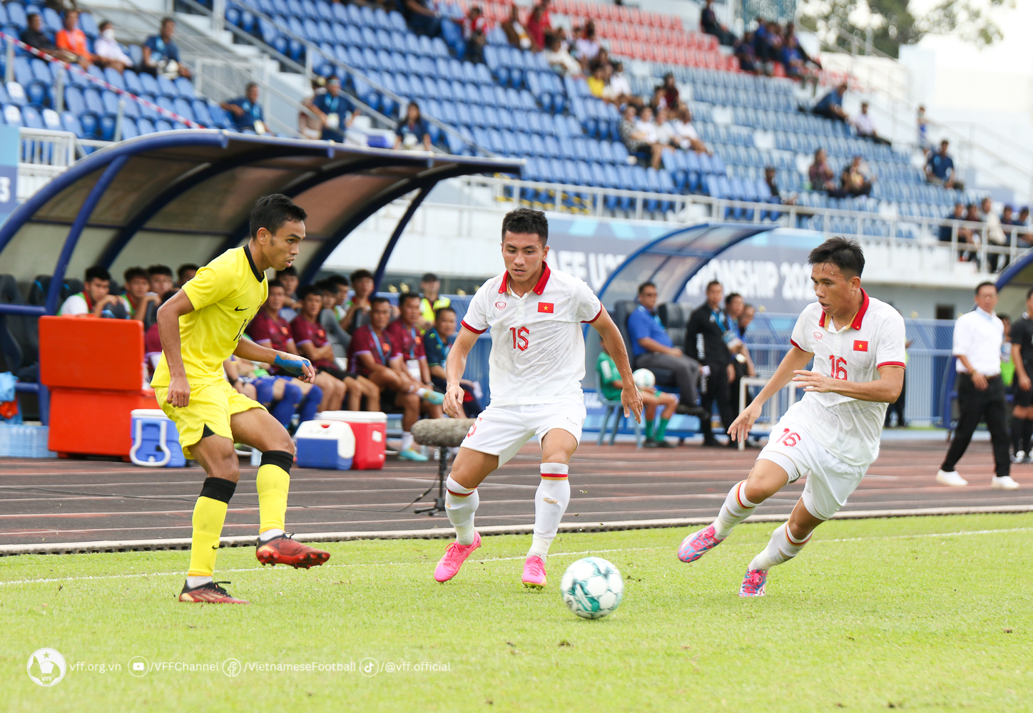 Đối đầu U23 Việt Nam vs U23 Malaysia: 'Rồng vàng' áp đảo - Ảnh 1