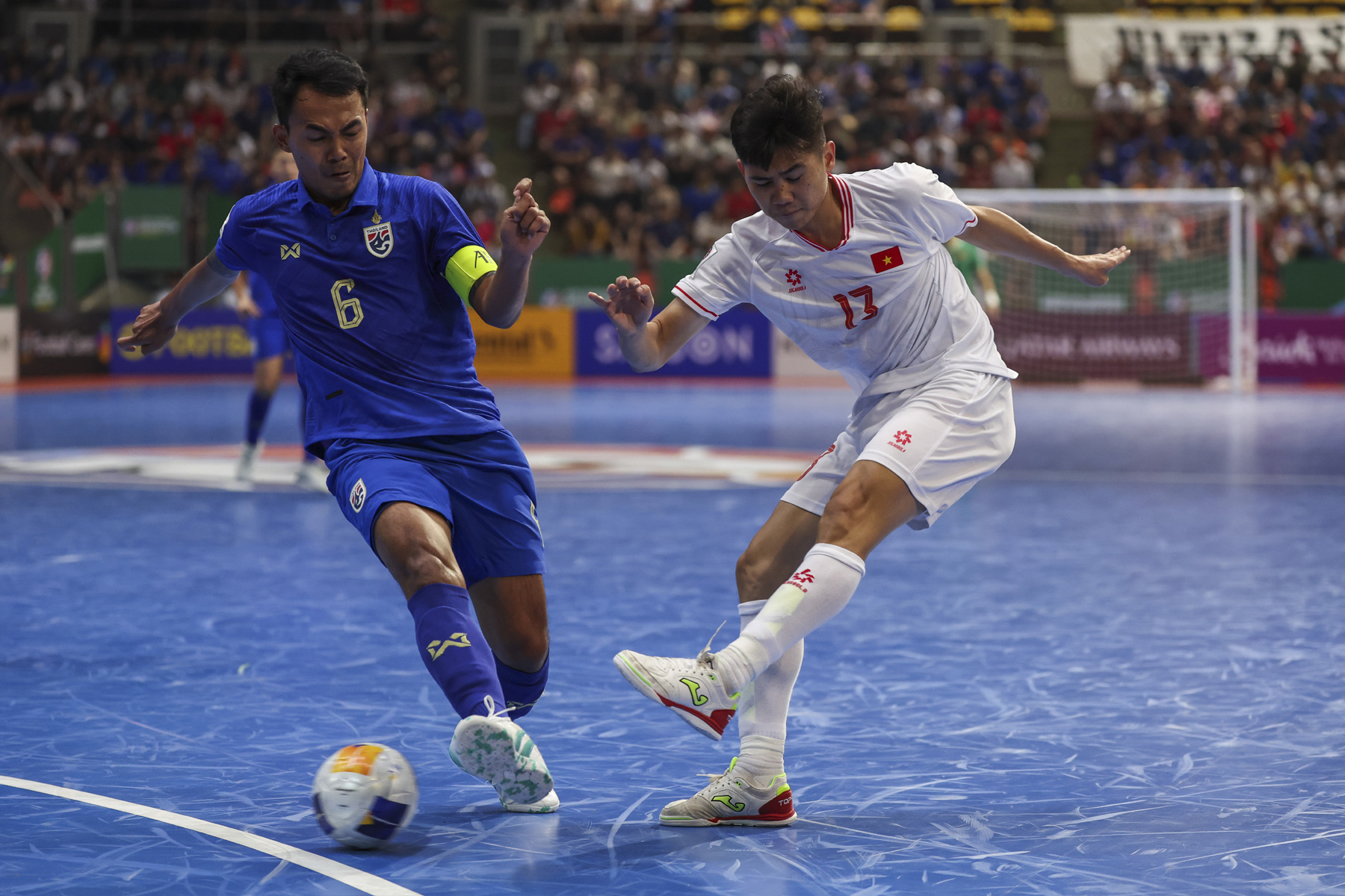 Thua Thái Lan, Futsal Việt Nam vẫn giành vé đi tiếp ở giải châu Á - Ảnh 1