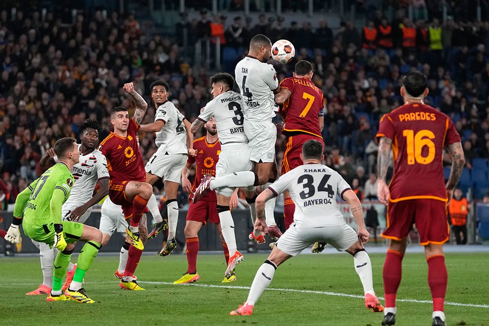Quật ngã AS Roma, Leverkusen đặt một chân vào chung kết Europa League - Ảnh 1
