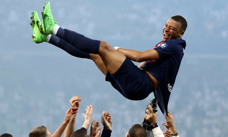 Kylian Mbappe ký hợp đồng với Real Madrid - Ảnh 1