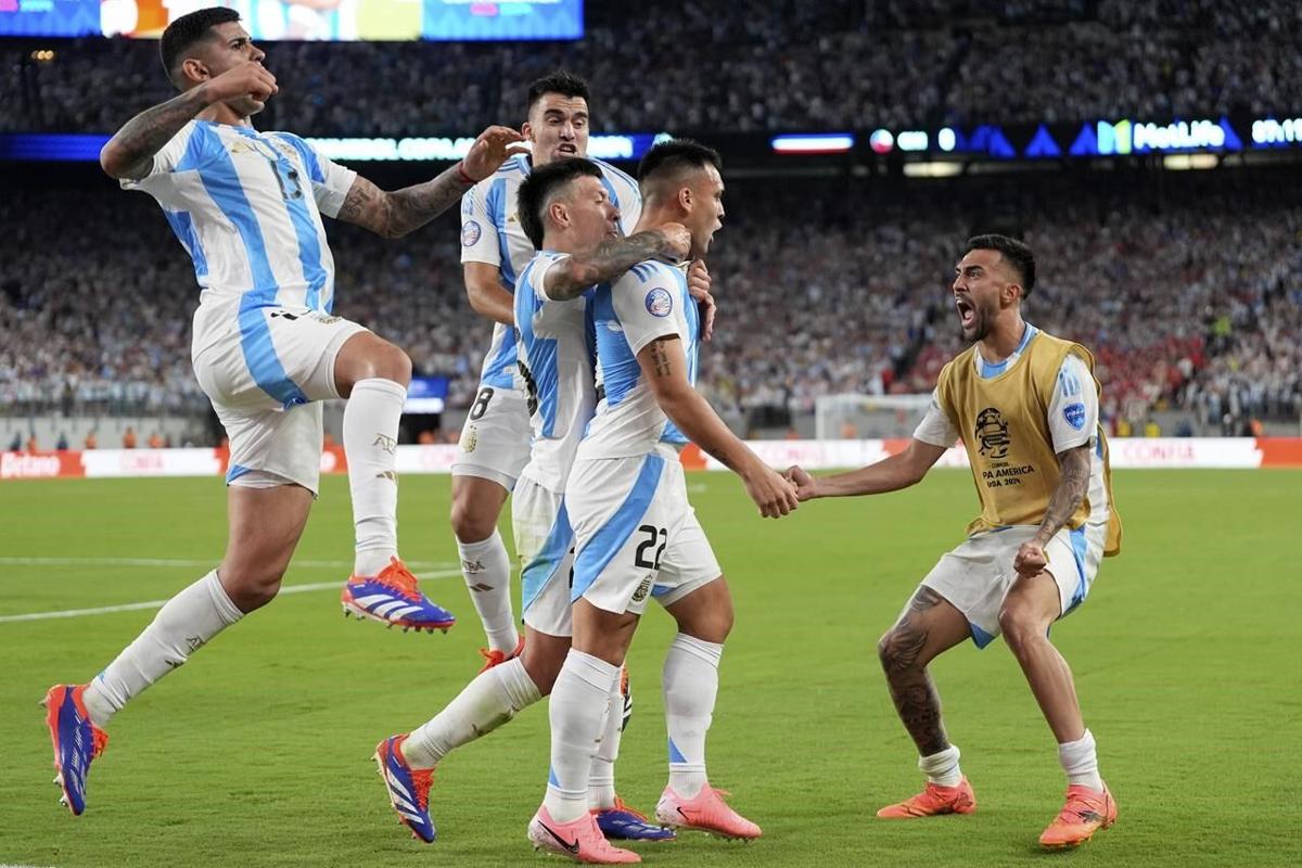 Argentina sớm giành vé vào tứ kết Copa America - Ảnh 1