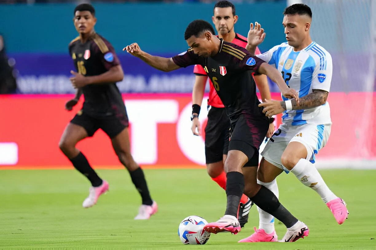 Lautaro Martinez giúp Argentina toàn thắng, Chile, Peru bị loại khỏi Copa America - Ảnh 1