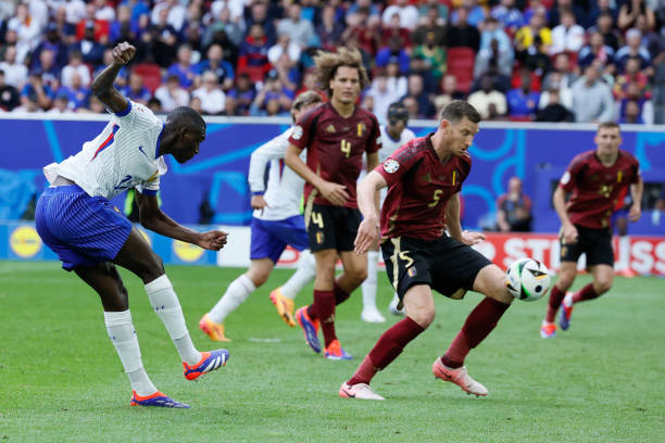 Pháp giành vé vào tứ kết Euro nhờ bàn phản lưới nhà - Ảnh 1