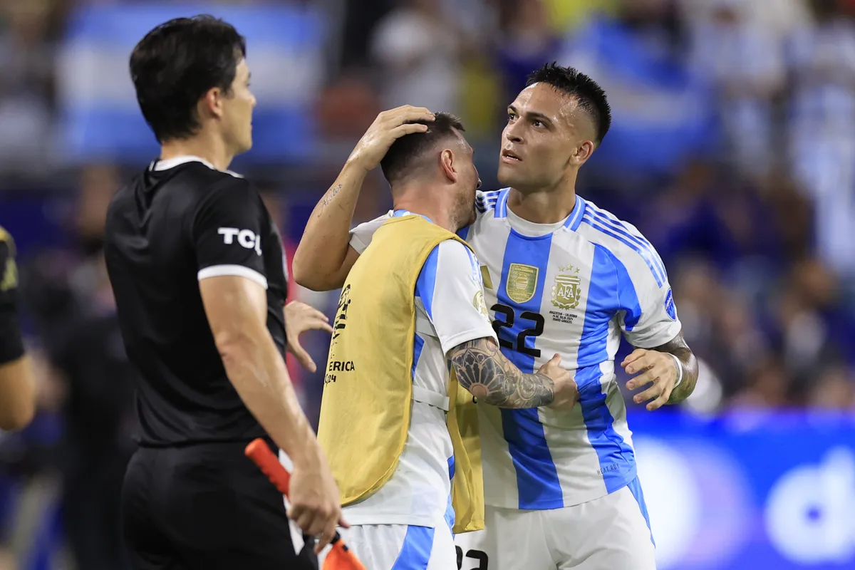 Messi khóc nức nở rời sân, Argentina bảo vệ thành công chức vô địch Copa America - Ảnh 1