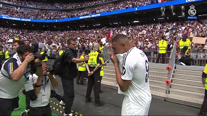 Mbappe ra mắt Real Madrid: ‘Tôi sắp khóc mất rồi’ - Ảnh 1