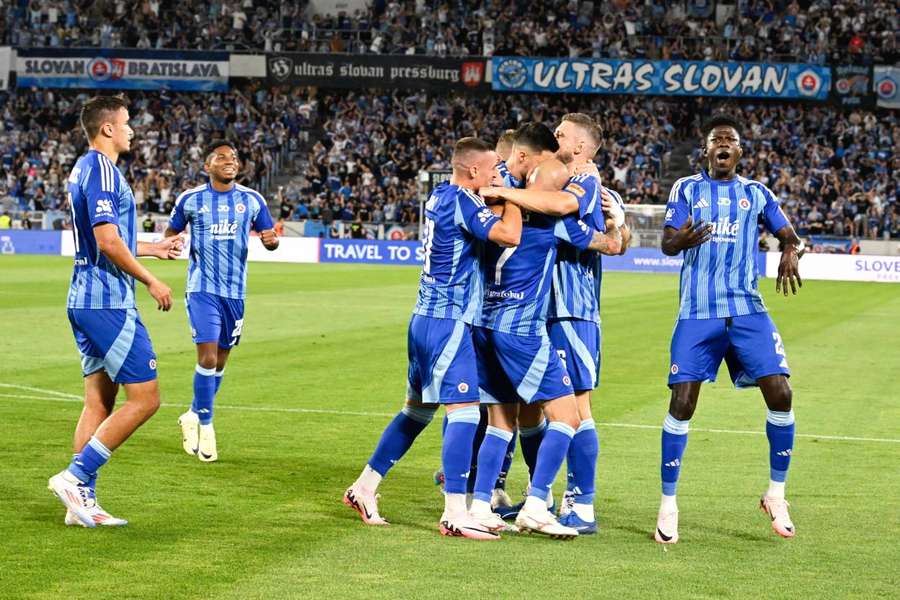 Chuyên gia Tony Ansell dự đoán Slovan Bratislava vs APOEL Nicosia, 01h30 ngày 8/8 - Ảnh 4