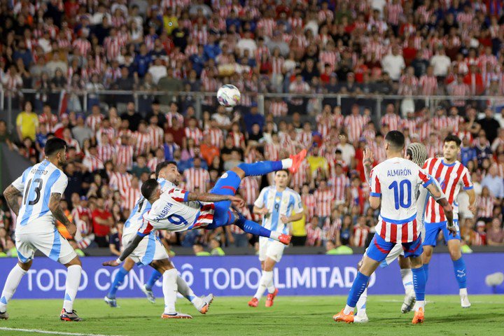 Messi tịt ngòi, Argentina thua sốc ở vòng loại World Cup 2026 - Ảnh 1