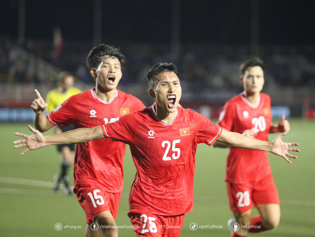 HLV Kim Sang Sik: ‘Tuyển Việt Nam vẫn sáng cửa vào bán kết’ - Ảnh 1