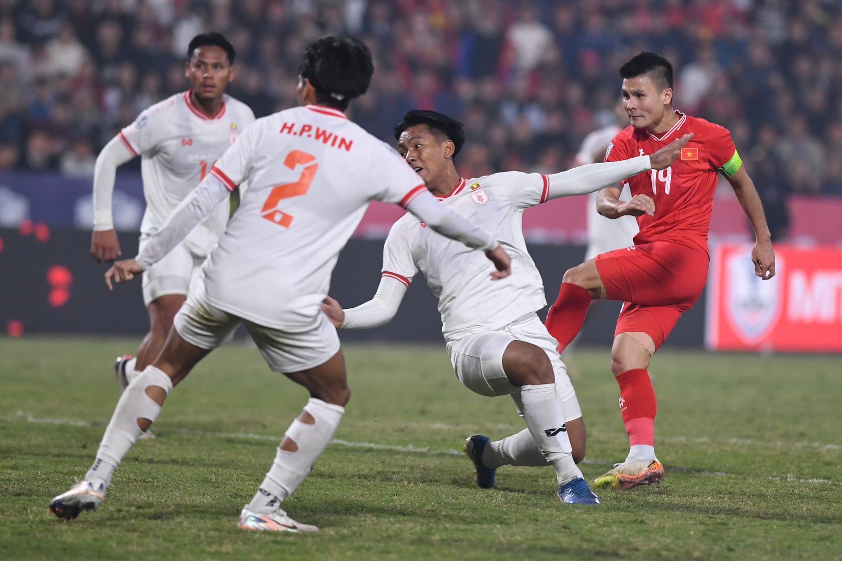 Xác định 2 cặp bán kết AFF Cup 2024: Tuyển Việt Nam gặp ai? - Ảnh 1