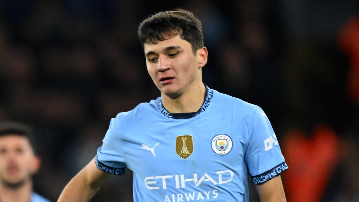 Tân binh Khusanov ra mắt thảm họa ở Man City - Ảnh 1