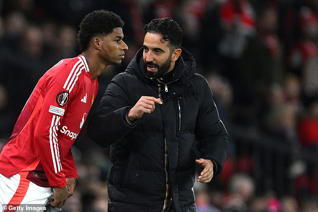 HLV Ruben Amorim bị chỉ trích vì để Rashford rời MU - Ảnh 1