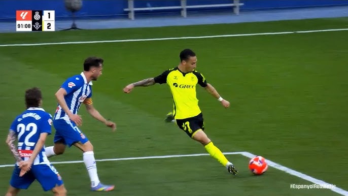 Antony ghi siêu phẩm phút bù giờ giúp Betis tiến gần vé dự cúp C1 châu Âu - Ảnh 1