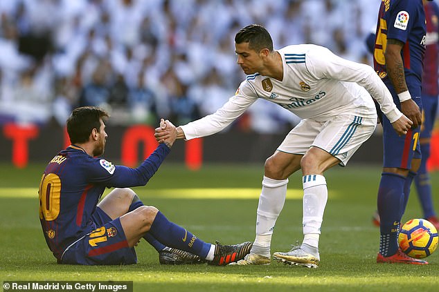 Messi thừa nhận không phải bạn bè với Ronaldo - Ảnh 1