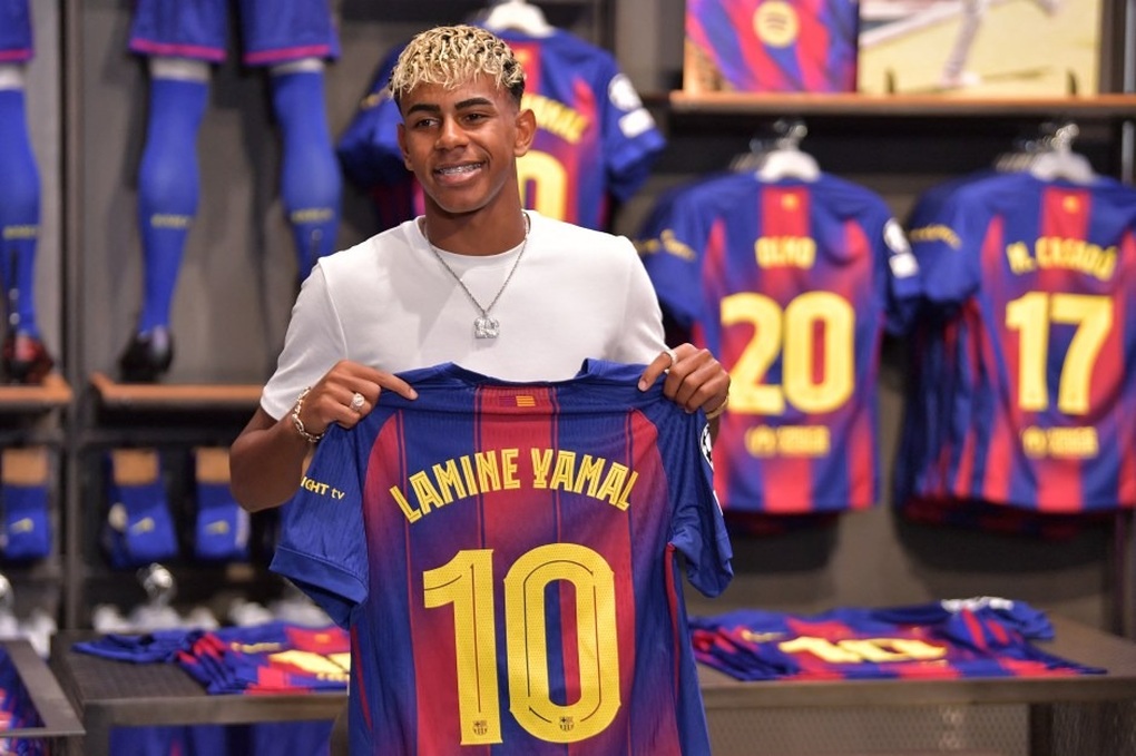 Lamine Yanal được tăng lương gấp 10 lần khi ký hợp đồng với Barcelona - Ảnh 1